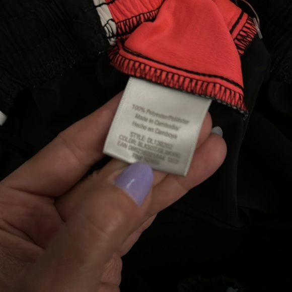 Danskin now large 12-14 black white and orange shorts stained - Picture 6 of 6